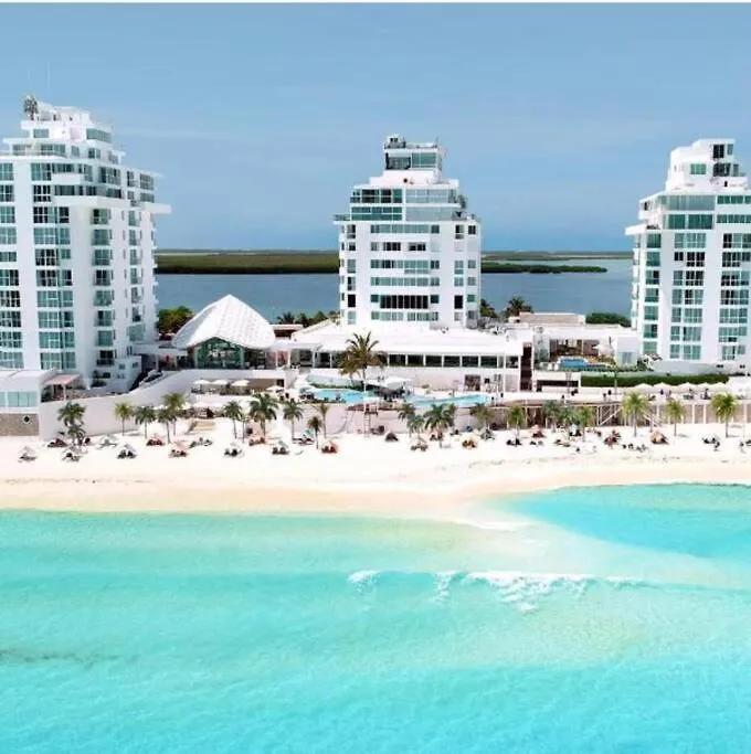 Estudio A Pie De Playa, Increibles Vistas, Amanecer, Atardecer, Balcon, Gym, Jacuzi, 1807 Cancun Apartment