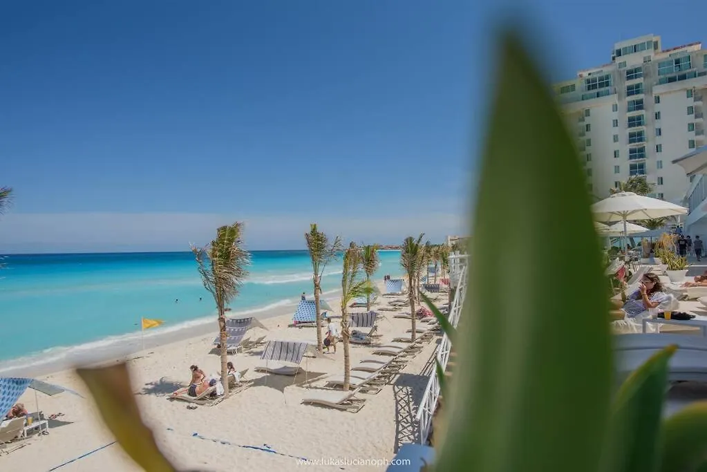 Estudio A Pie De Playa, Increibles Vistas, Amanecer, Atardecer, Balcon, Gym, Jacuzi, 1807 Cancun Mexico