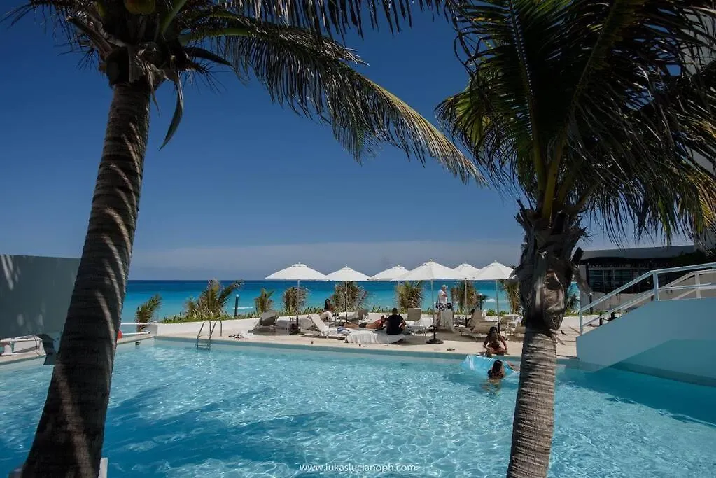 Estudio A Pie De Playa, Increibles Vistas, Amanecer, Atardecer, Balcon, Gym, Jacuzi, 1807 Cancun Apartment